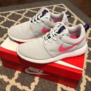 PRICE DROP- Nike Roshe One Sneakers